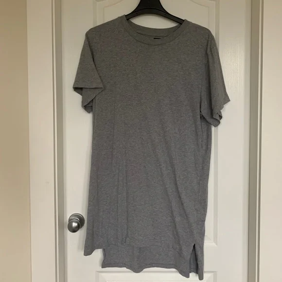 Casual Grey T-Shirt Dress - Crew Neck, Short Sleeve - Picture 2 of 4